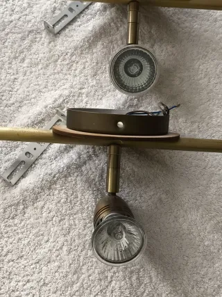 2 APLIQUES DE LUZ COLOR BRONCE Y MADERA PARA TECHO