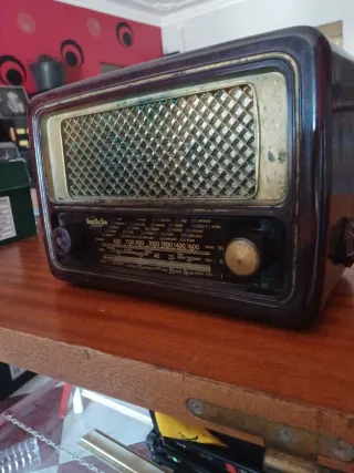 Radio Invicta Vintage Marrón y Dorado
