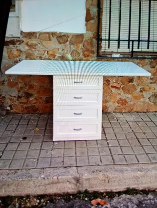 Mesita auxiliar blanca con cajones