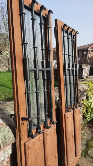 2 Puertas Madera Exterior con Cristal y Hierro