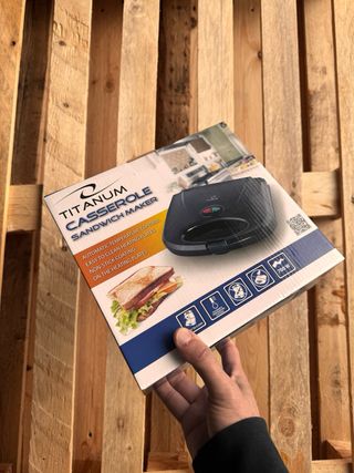 Sandwichera Titanium Preta 700W