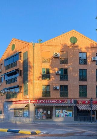 Se alquila plaza de garaje doble