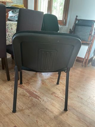 Silla de oficina negra. 10€ cada una