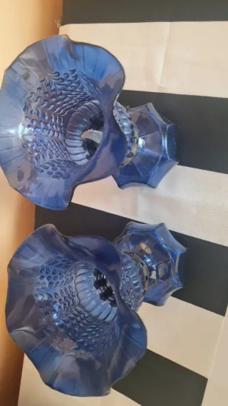 2 Candelabros/ palmatorias antiguas de Vidrio Azul