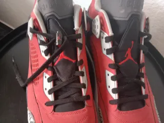 Jordan Zapatillas Rojas y Grises