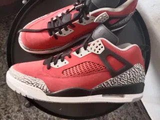 Jordan Zapatillas Rojas y Grises