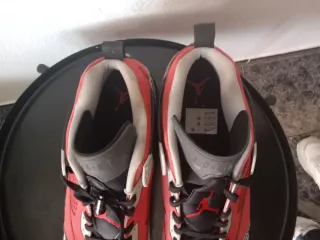 Jordan Zapatillas Rojas y Grises