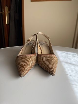 ART VIA Zapatos de tacón elegantes brillantes