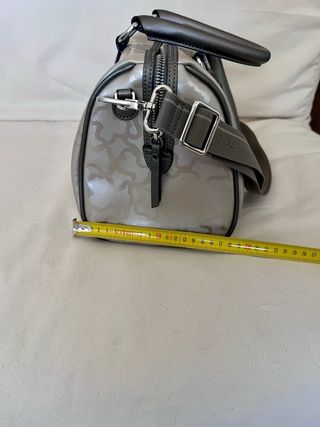 Bolso Tous plateado con estampado