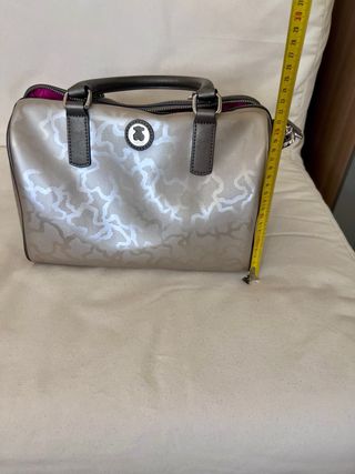 Bolso Tous plateado con estampado