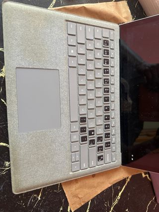 Microsoft Surface Modelo 1769 Plata