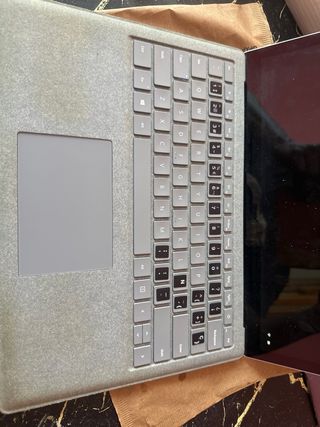 Microsoft Surface Modelo 1769 Plata