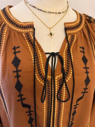 Vestido bordado marrón nuevo