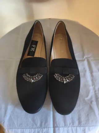 Zapatos negros con detalle brillante