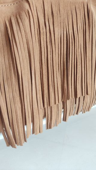 Bolso Mango piel de ante camel con flecos