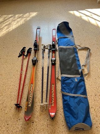 2 pares de esquís Dynastar con bolsa