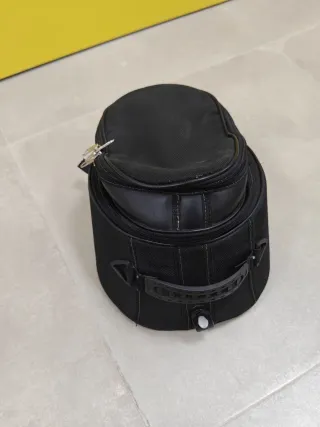 Alforja sobre depósito con bolsa