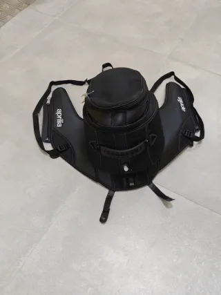 Alforja sobre depósito con bolsa