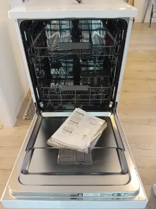Lavavajillas Blanco es nuevo Whirlpool