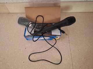Altaveu /altavoz bluetooth amb ràdio + 2 micròfons