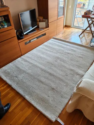 Alfombra beige y marrón