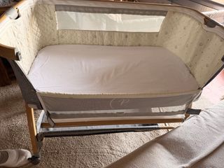 Minicuna colecho gris y efecto madera nueva