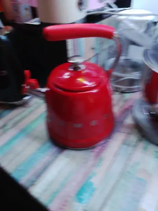 Tetera SMEG Roja