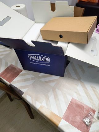 NAS TerraMaster F4-210 (sin HDD)