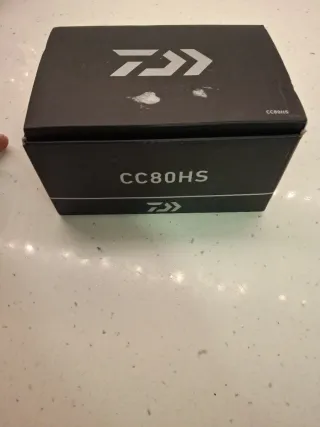 Carrete Daiwa CC80HS Izquierda