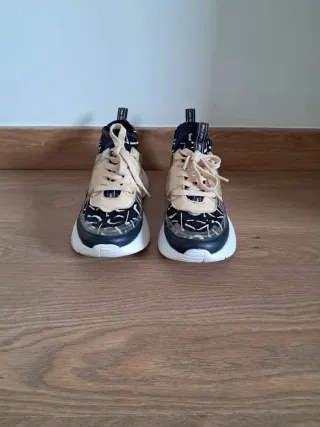 Zapatillas #CalvinKlein Beige y Negras