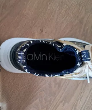 Zapatillas #CalvinKlein Beige y Negras