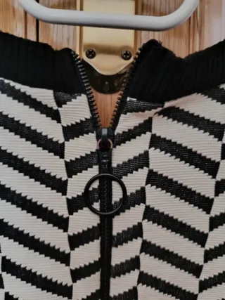 Vestido corto estampado zigzag