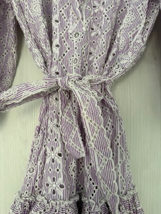 Vestido Maje troquelado morado y blanco