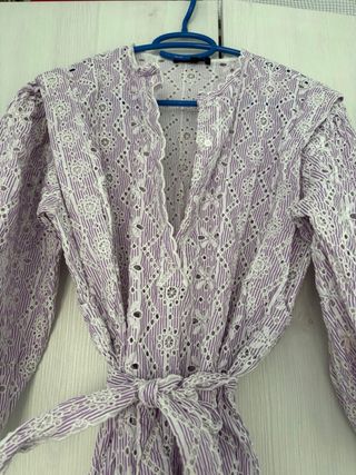 Vestido Maje troquelado morado y blanco