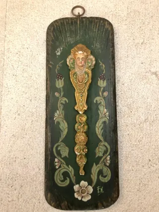 Placa de madeira antiga