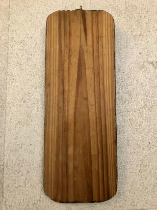 Placa de madeira antiga