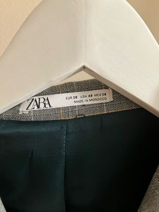 Chaqueta de traje Zara a cuadros gris. Talla 50