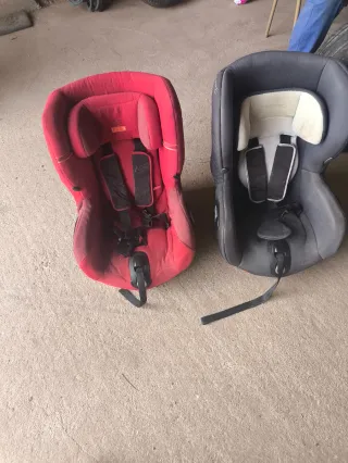 2 Seggiolini auto Bebé Confort rosso e grigio
