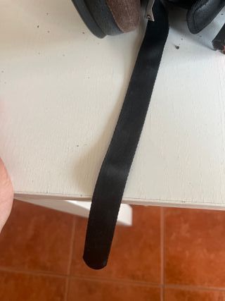 Casco de moto negro con estrella retro