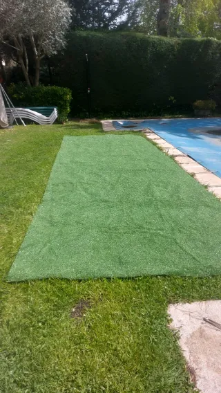 Césped artificial verde