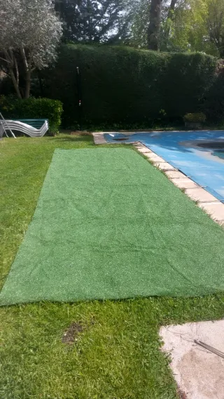 Césped artificial verde
