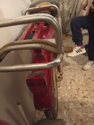 Mobylette Campera Roja y Plata