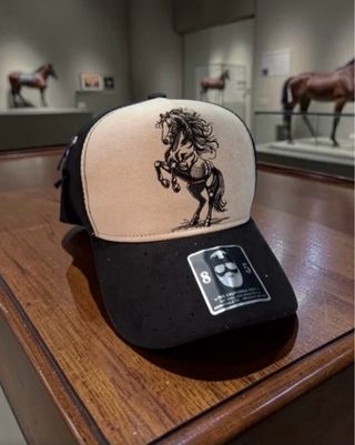 Gorra Negra con Diseño de Ángel y Alas 30 cada una