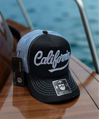 Gorra Negra con Diseño de Ángel y Alas 30 cada una