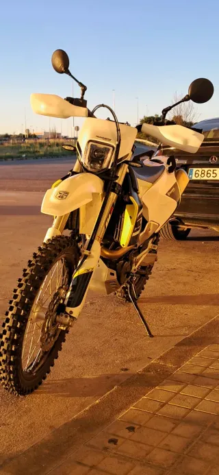 Husqvarna 701 Enduro cambio por trail, ktm gasgas