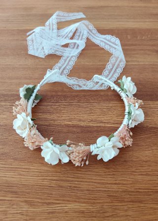 Corona de flores rosa empolvado o palo y blanco