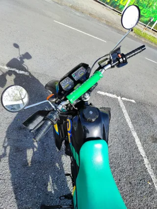 Yamaha DT 80 LC Moto Enduro Negra y Verde