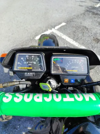 Yamaha DT 80 LC Moto Enduro Negra y Verde