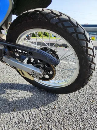 Yamaha DT 80 LC Moto Enduro Negra y Verde