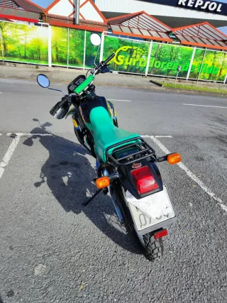 Yamaha DT 80 LC Moto Enduro Negra y Verde